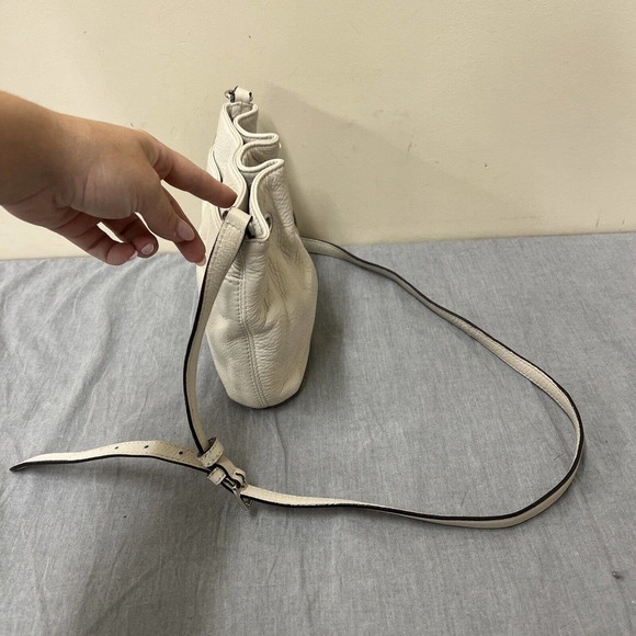 Michael Kors Off-White Soft Pebbled Leather Crossbody Purse W/Tassel FS Charity - Picture 2 of 11